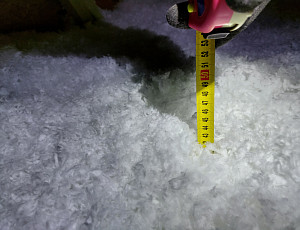 Zateplení stropu rodinného domu pomocí foukané izolace